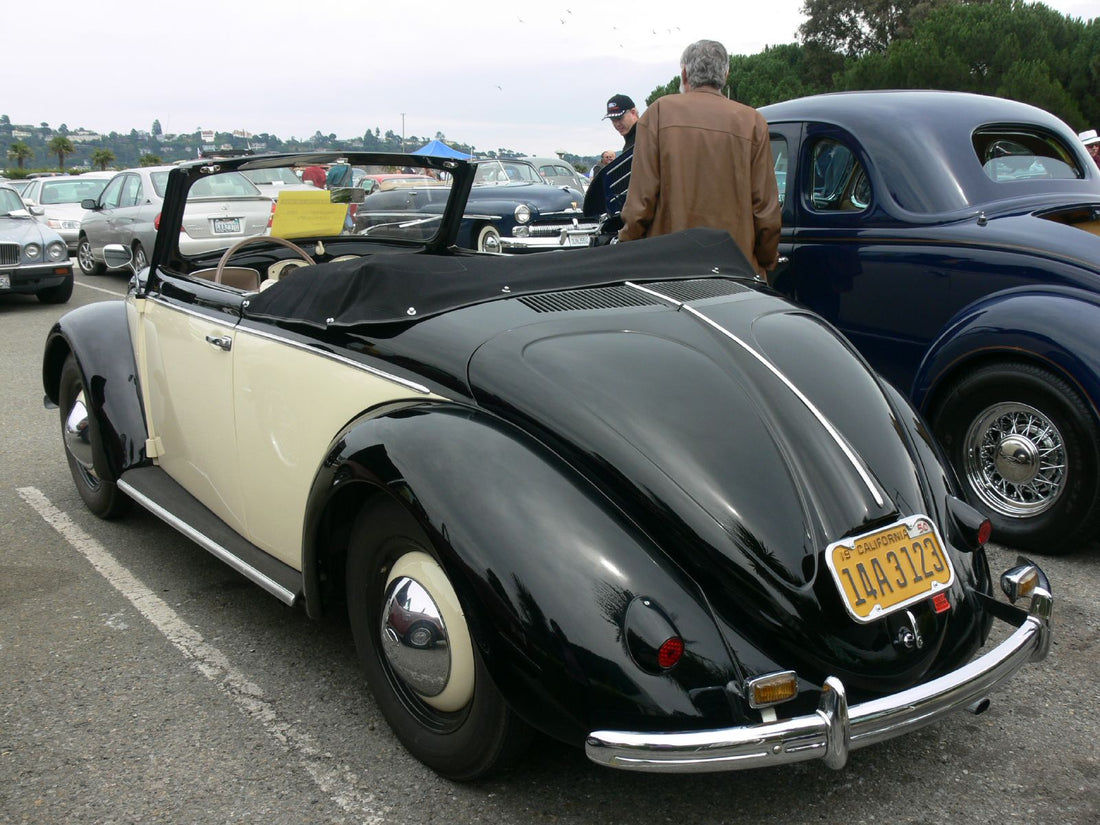 Classic car at the Sausalito Classic Car Show in California — Wikimedia Commons, CC BY 2.0