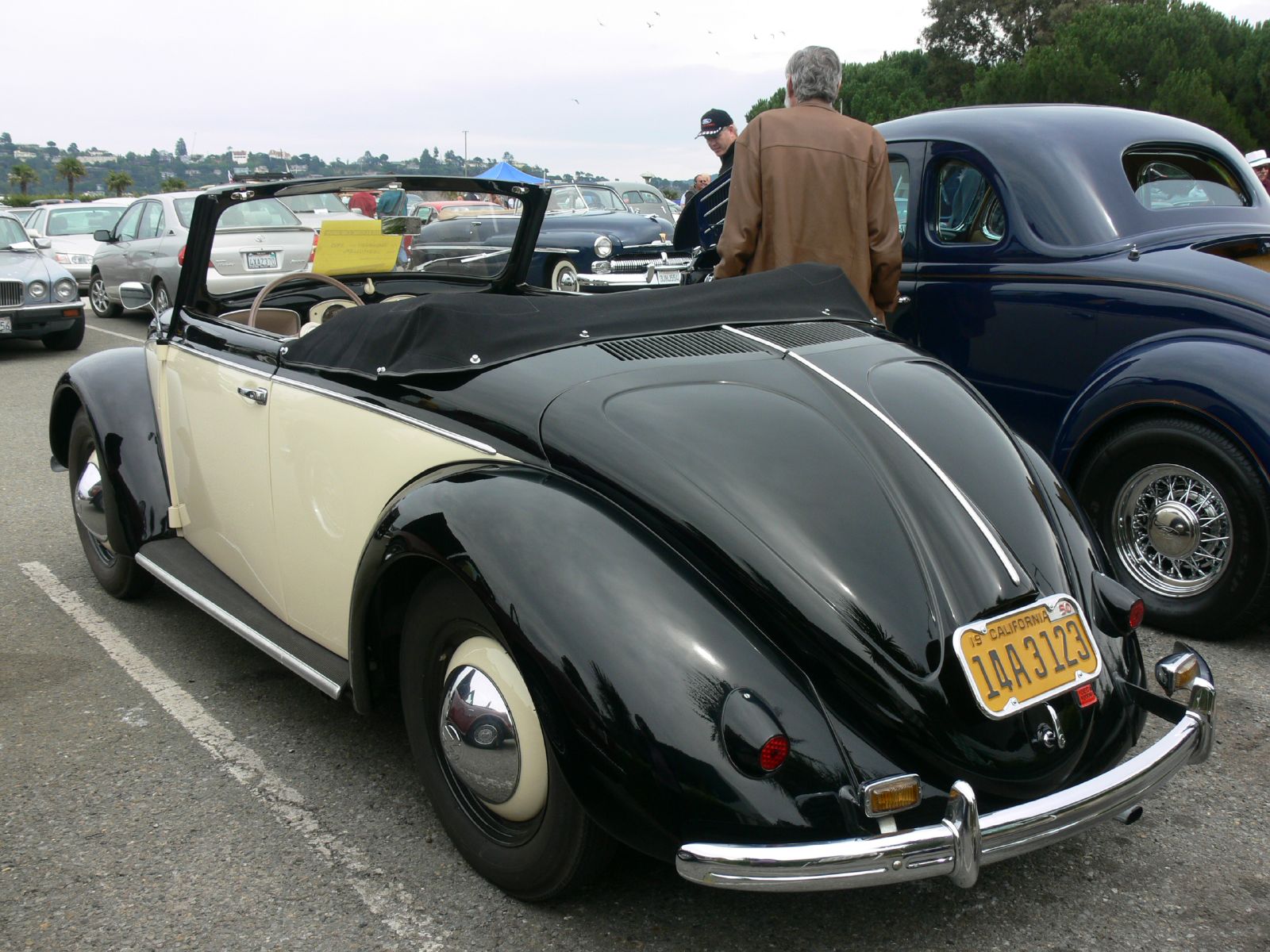 Classic car at the Sausalito Classic Car Show in California — Wikimedia Commons, CC BY 2.0