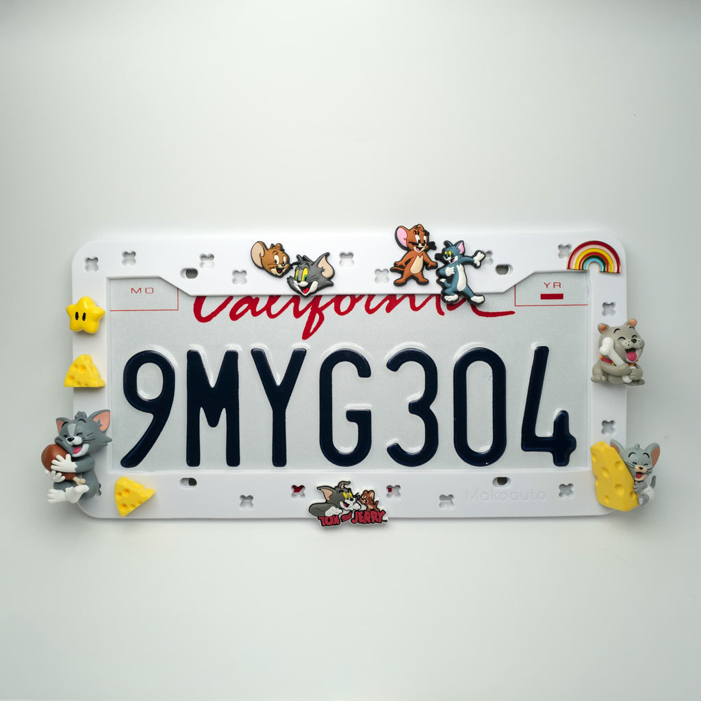 Makoauto "Retro Cat & Mouse" White DIY License Plate Frame + Charms Bundle
