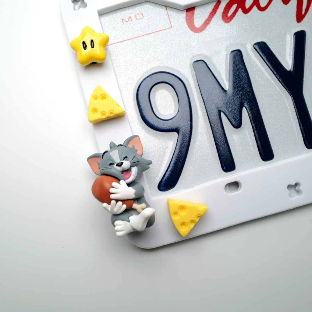 Makoauto "Retro Cat & Mouse" White DIY License Plate Frame + Charms Bundle