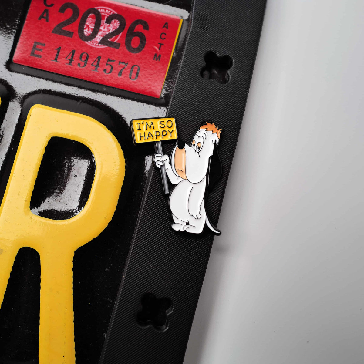 High-quality aesthetic 3D figures seamlessly placed in the exclusive grid slots of the Makoauto heavy-duty TPU car plate frame
