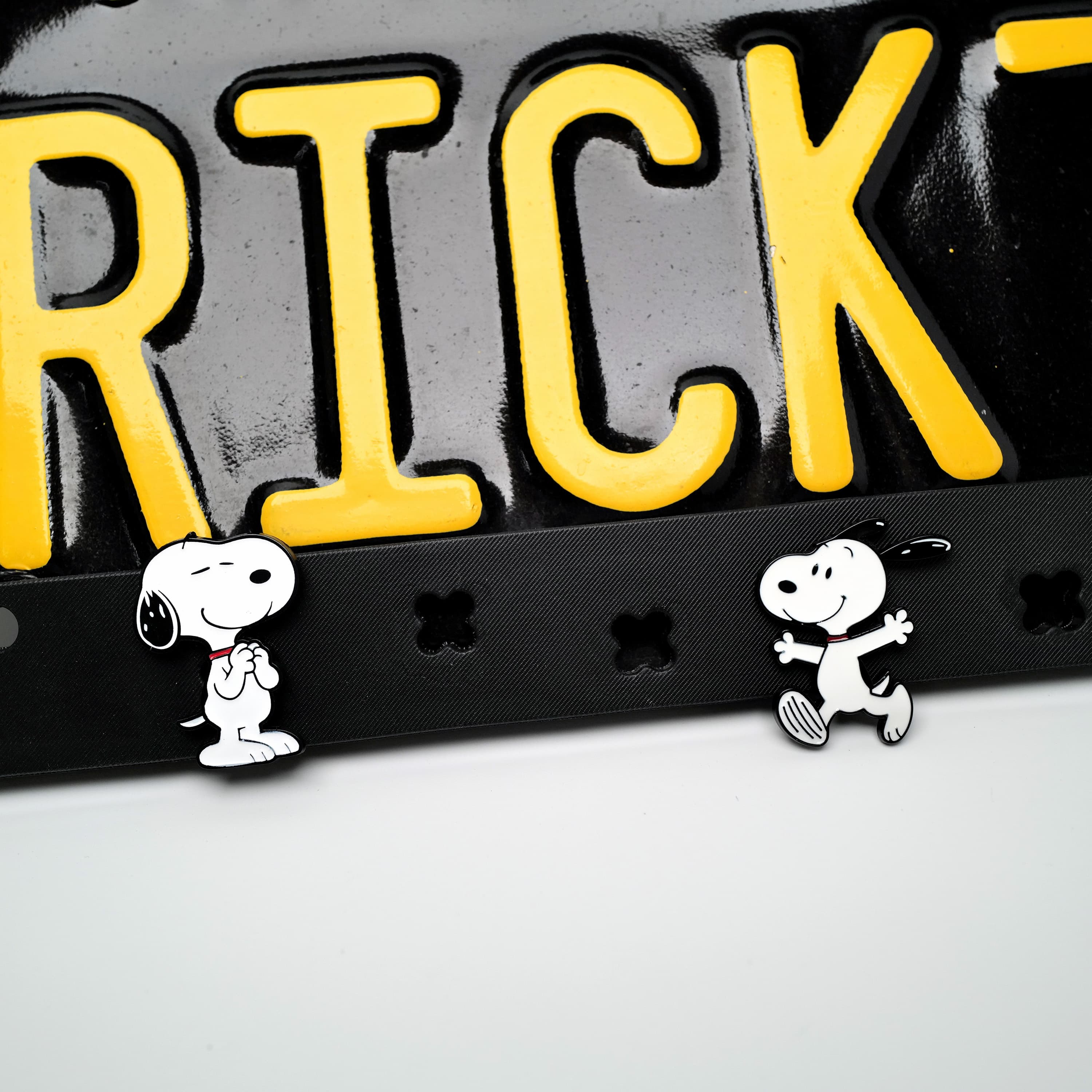 Makoauto DIY License Plate Frame - Customizable TPU Vehicle Decor with "Classic Cartoon Pup" Charms