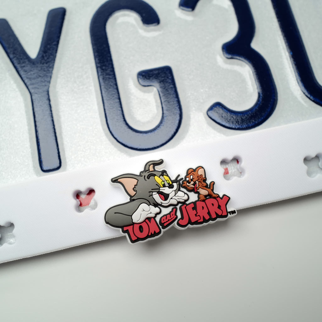 Makoauto "Retro Cat & Mouse" White DIY License Plate Frame + Charms Bundle